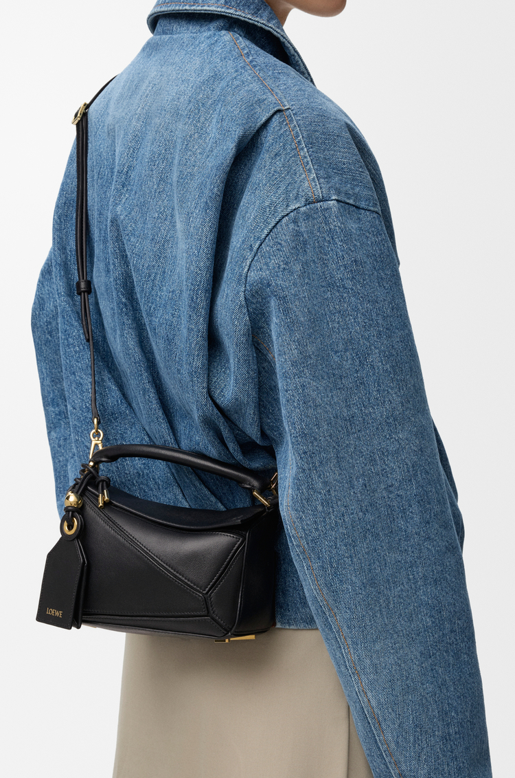 LOEWE Bolso Featherlight Puzzle mini en piel napa de cordero Negro