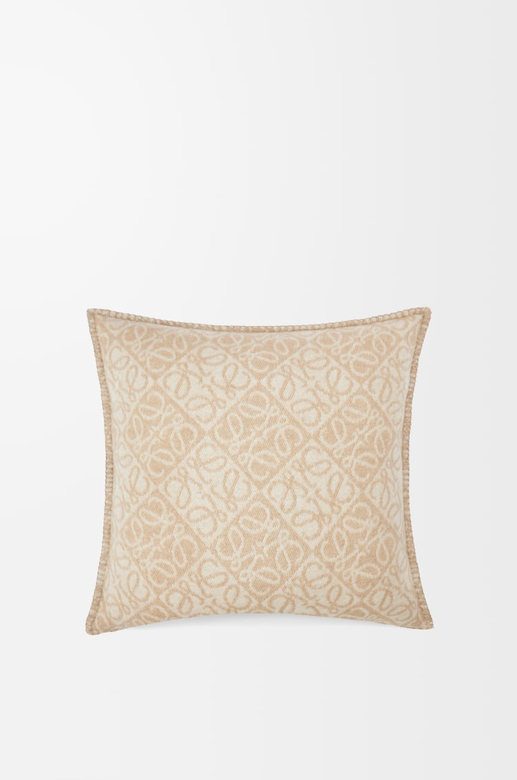 LOEWE Cojín Anagram en lana y cashmere Beige