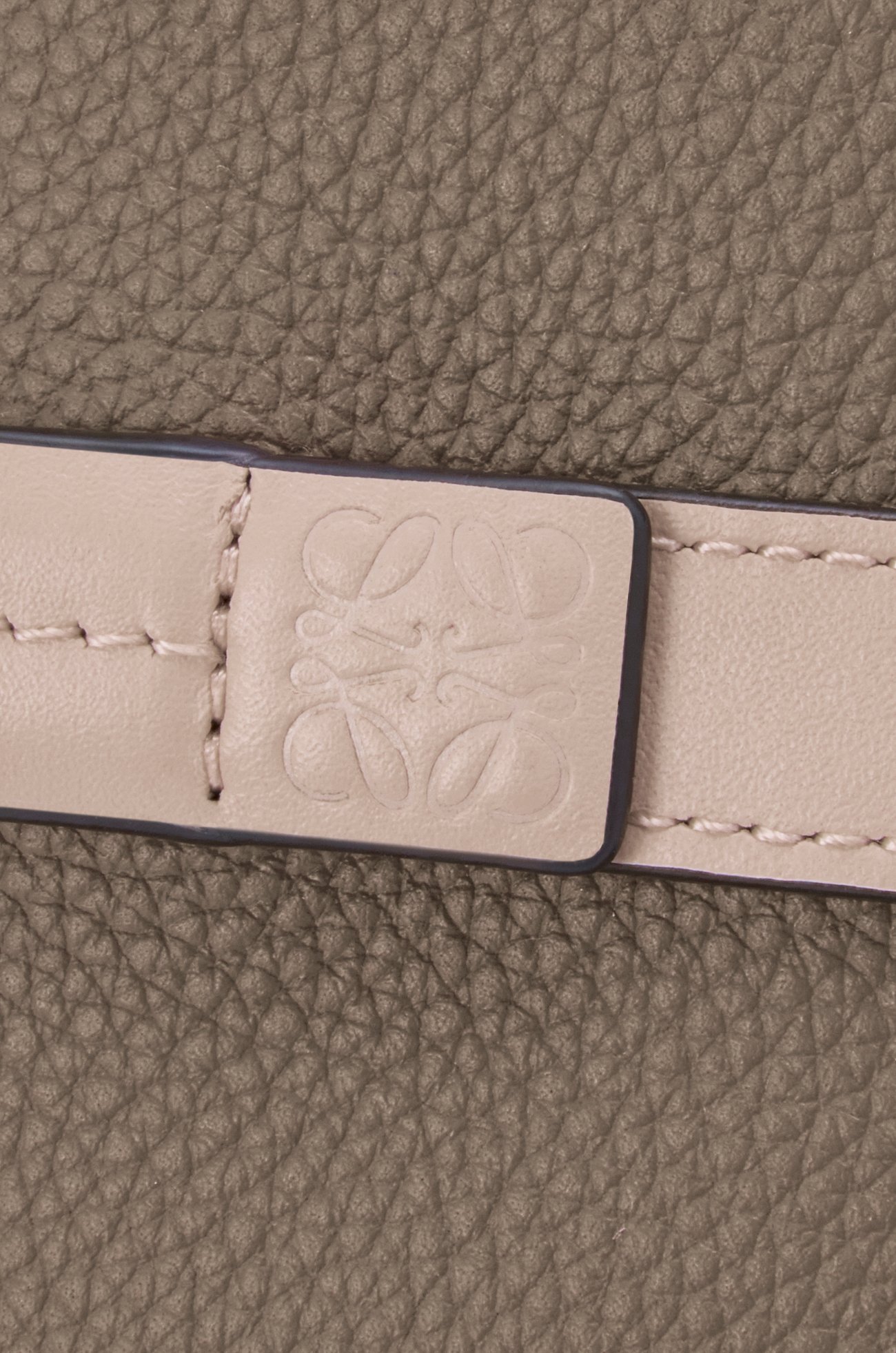 LOEWE Trifold wallet in soft grained calfskin Taupe/Talc