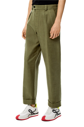 LOEWE Cropped cargo trousers in cotton Military Green plp_rd