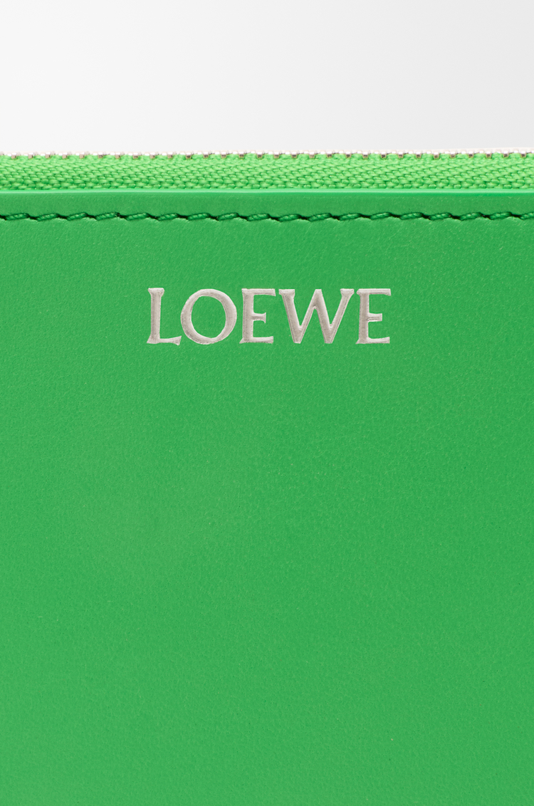LOEWE ノット コインカードホルダー（シャイニーナパカーフ） クローバーグリーン/ディープネイビー