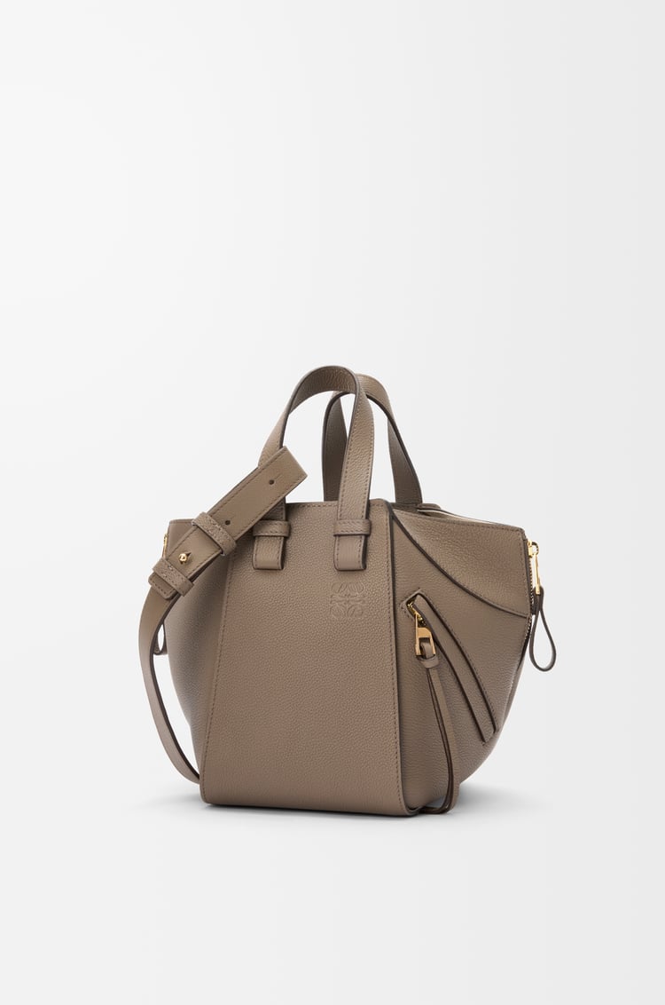 LOEWE ハンモックバッグ コンパクト（ソフトグレインカーフ） トープ