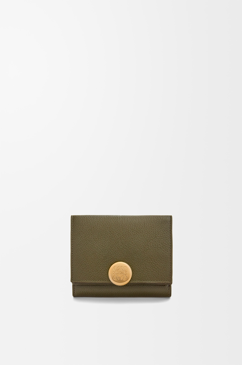 Pebble trifold wallet in pebble grained calfskin