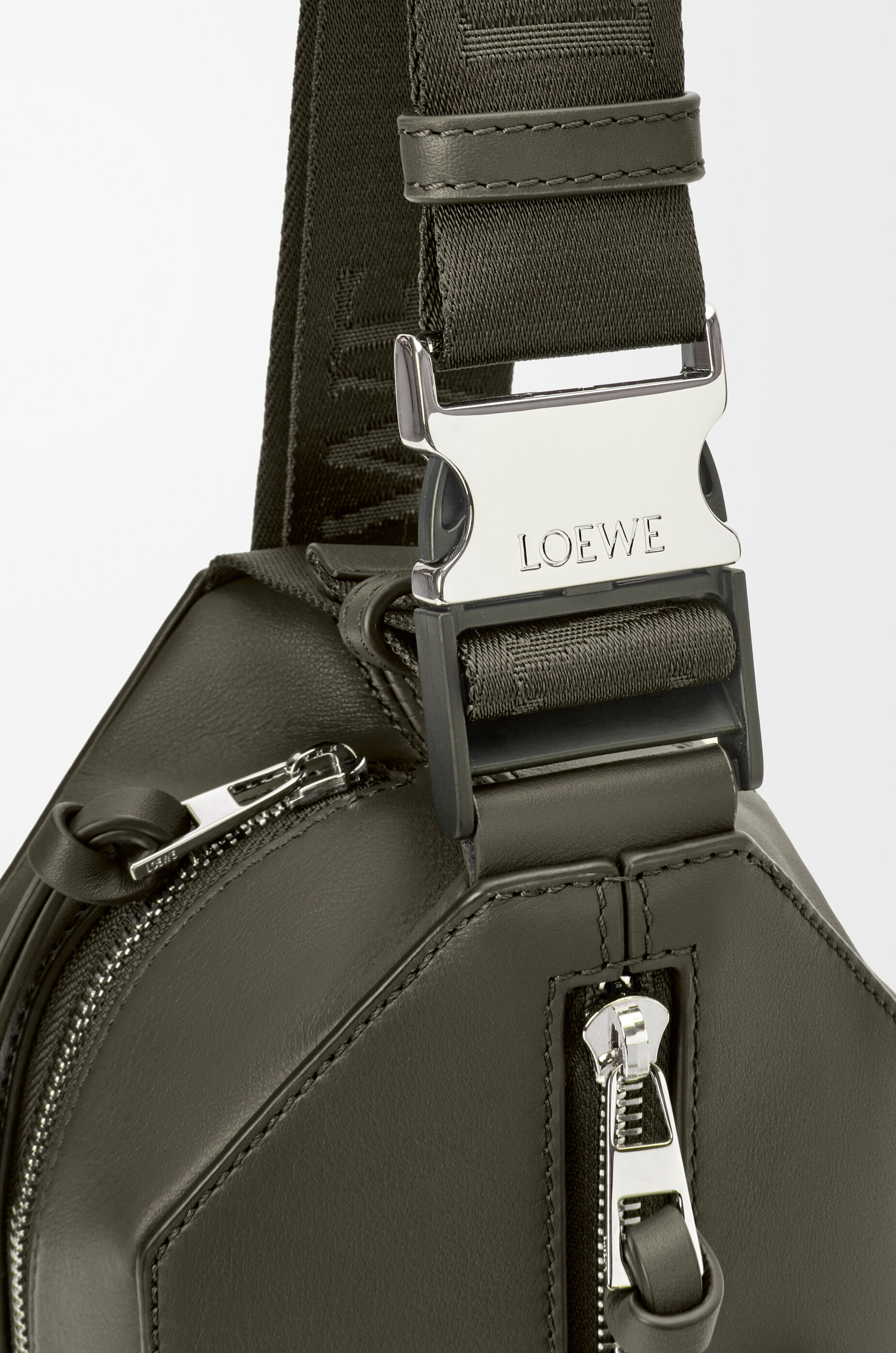 コンバーチブル スリング（クラシックカーフ） グリーン - LOEWE