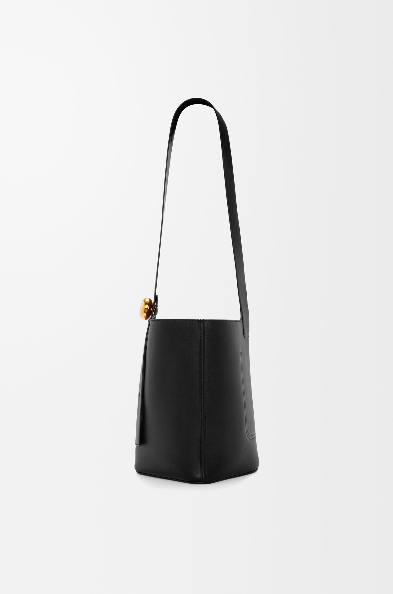LOEWE 中型平滑小牛皮 Pebble 水桶包 黑色