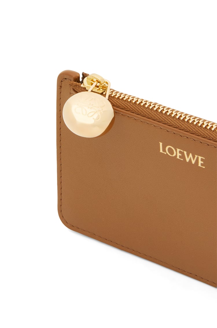 LOEWE ぺブル コインカードホルダー（シャイニーナパカーフ） オーク
