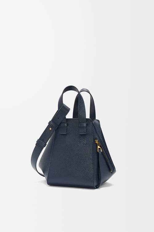 LOEWE Bolso Hammock Compact en piel de ternera Azul Marino plp_rd