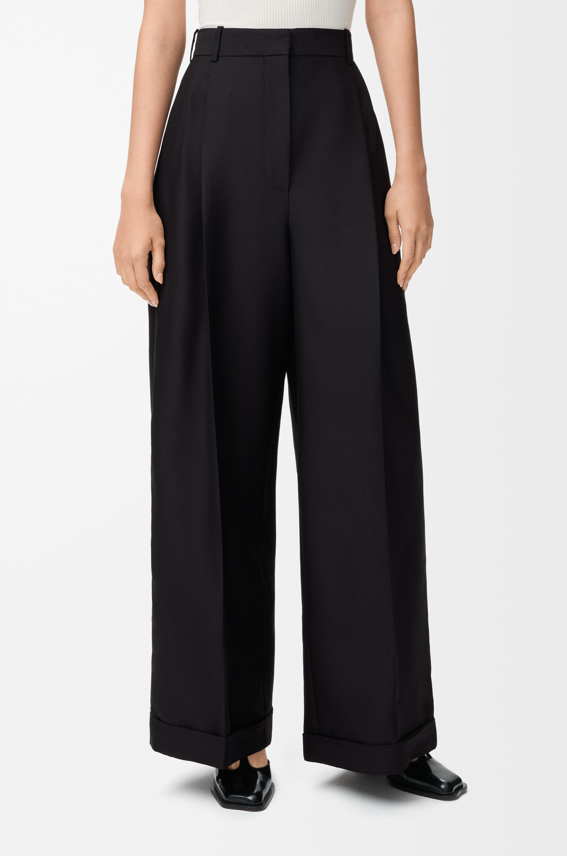 Trousers in wool and silk Black - LOEWE