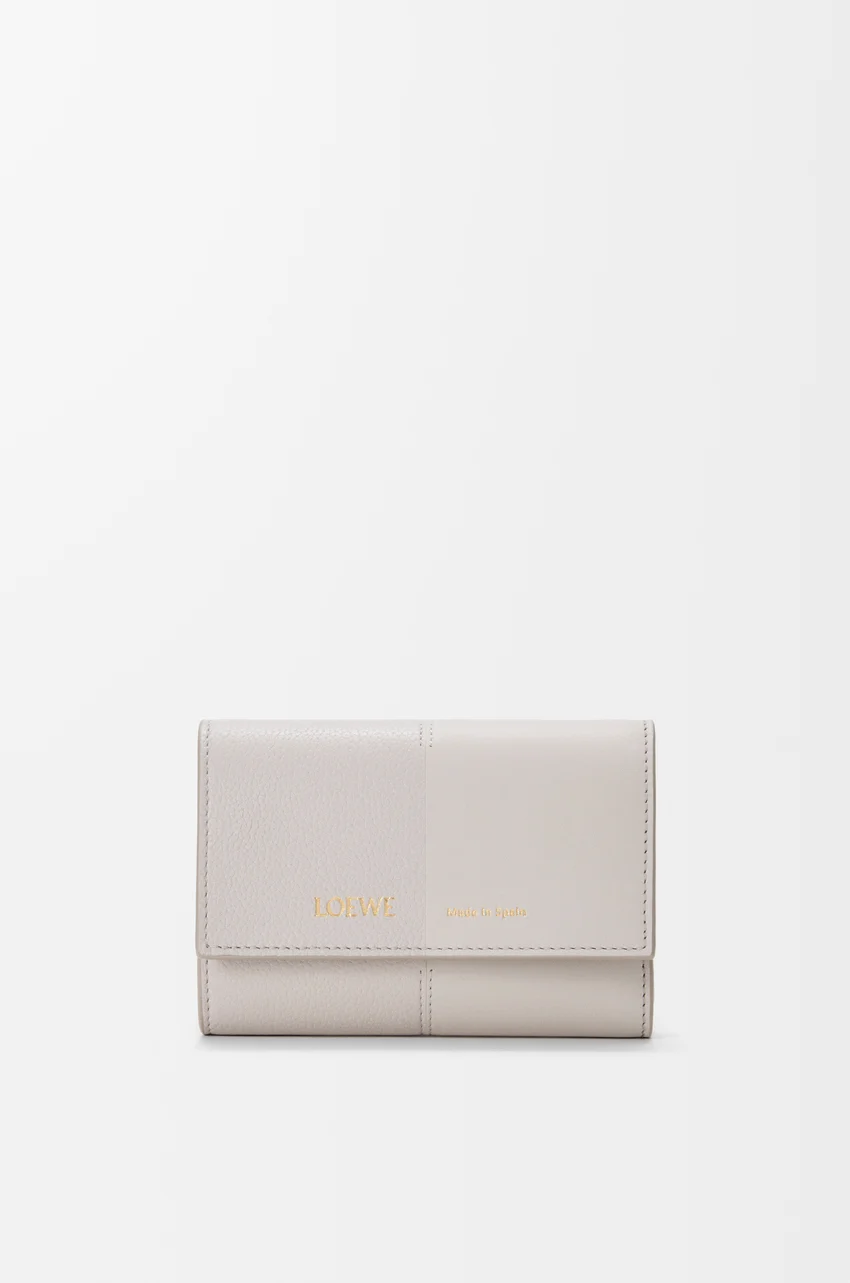 Small vertical wallet in smooth and grained calfskin