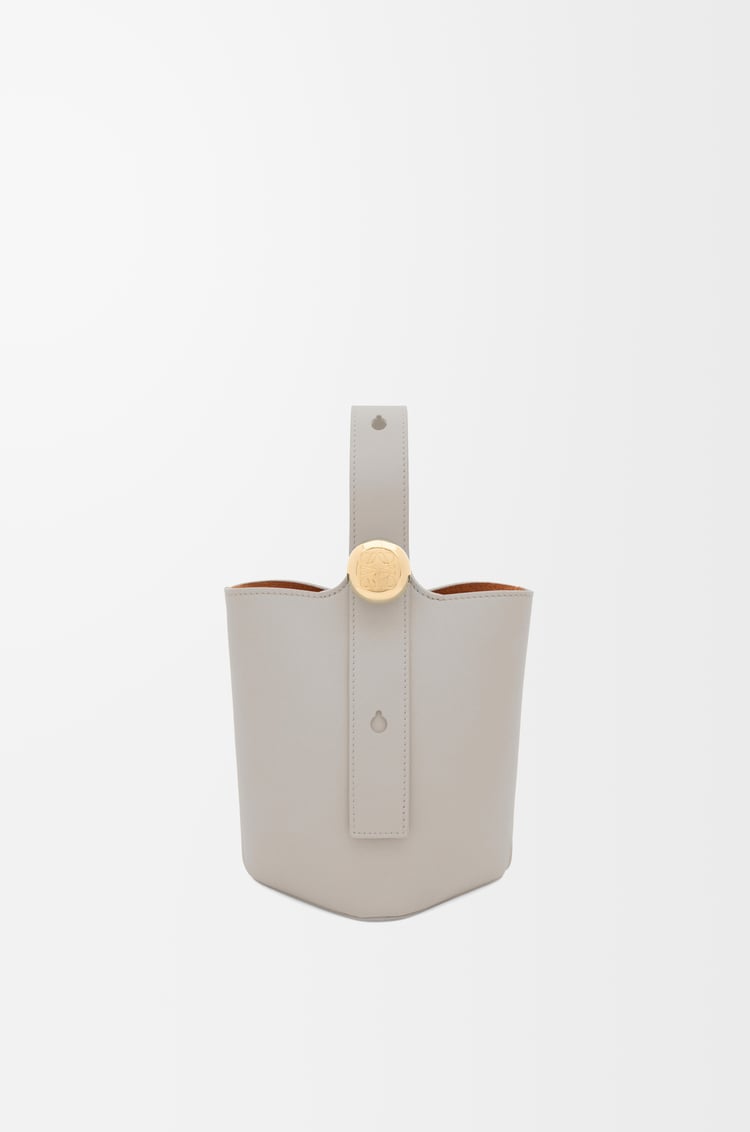 LOEWE Mini Pebble bucket in smooth calfskin Shell Grey
