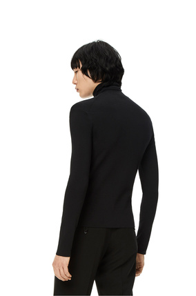 LOEWE Jersey de cuello vuelto de punto acanalado fino confeccionado en lana Negro plp_rd