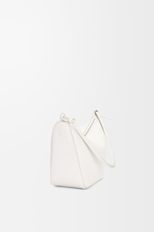 LOEWE Mini Hammock hobo in classic calfskin Soft White