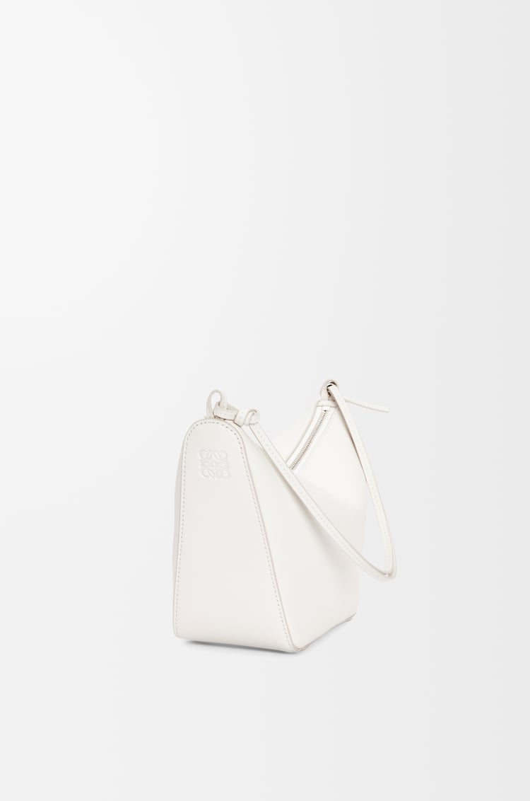 LOEWE Mini Hammock hobo in classic calfskin Soft White