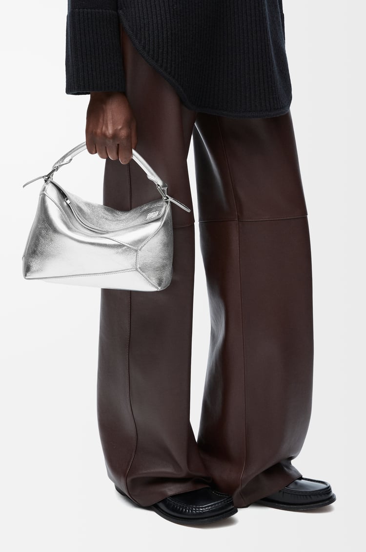 LOEWE 小型層壓小羊皮 Puzzle Edge 包款 銀色