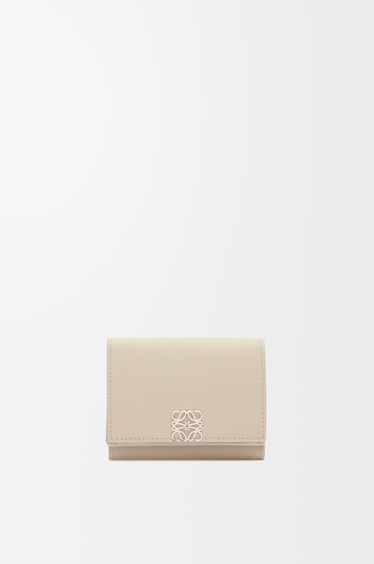 LOEWE 鵝卵石紋小牛皮 Anagram 三摺錢包 淺灰色