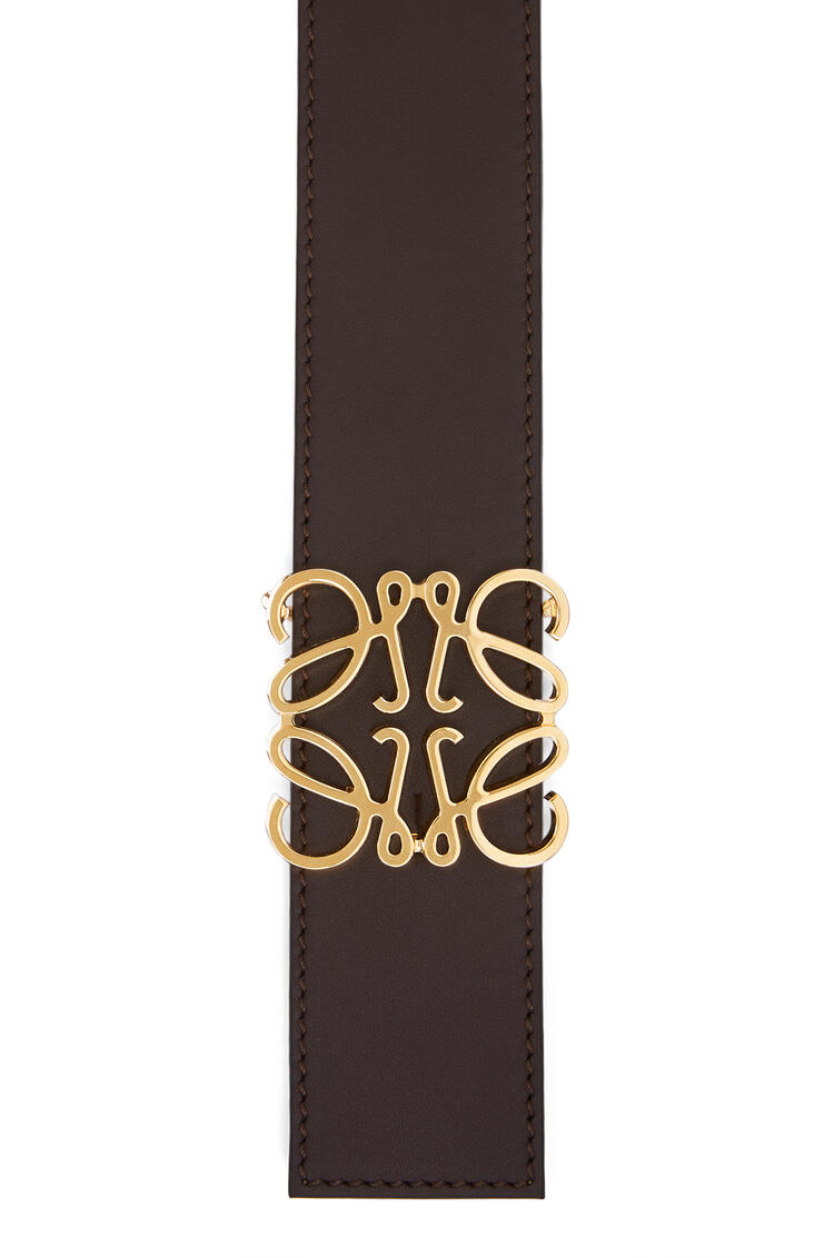 LOEWE Cinturón en piel de ternera lisa con anagrama y acabado de latón Chocolate/Ocre/Oro