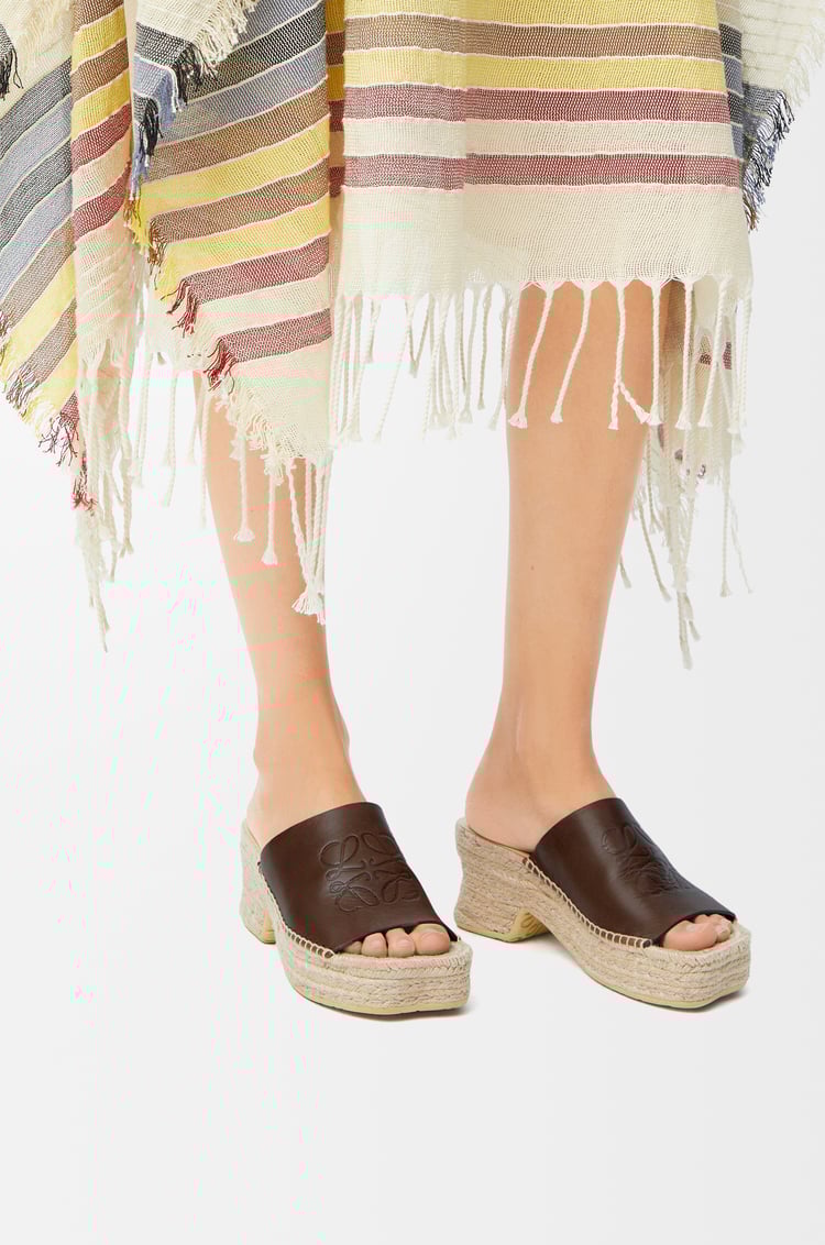 LOEWE Petal espadrille platform slide in vegetable-tanned calfskin Brown