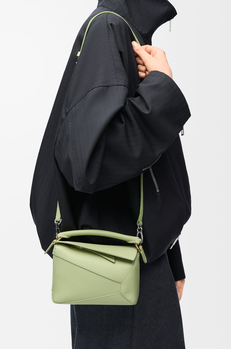 LOEWE パズルエッジ バッグ ミニ（クラシックカーフ） ライトペアー