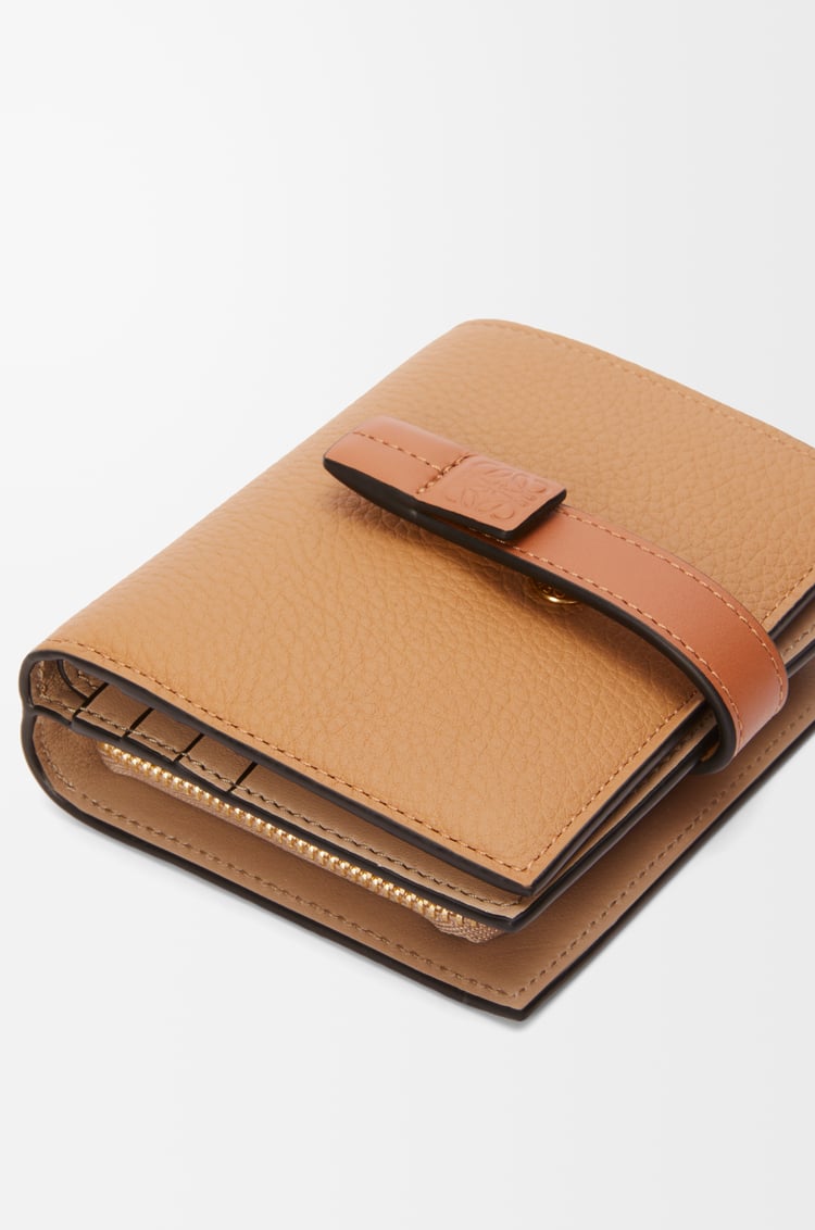 LOEWE Cartera compacta con cremallera en piel de ternera Toffee/Bronceado