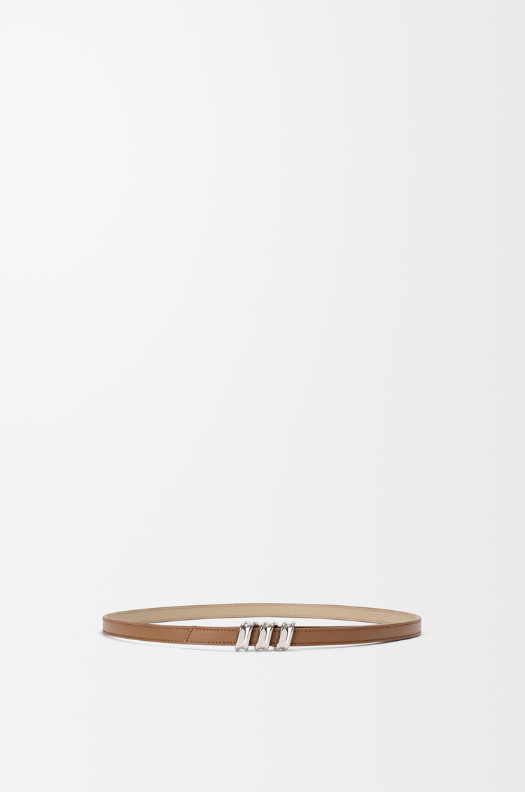 LOEWE Ceinture réversible Coil en cuir de veau lisse Moka/Beige/Argent