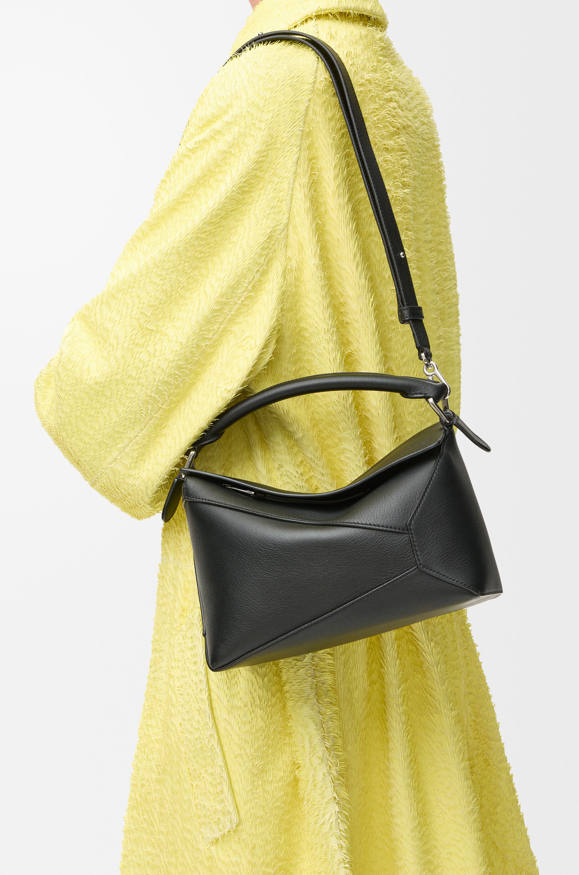 LOEWE Petit sac Puzzle Edge en cuir de veau classique Noir