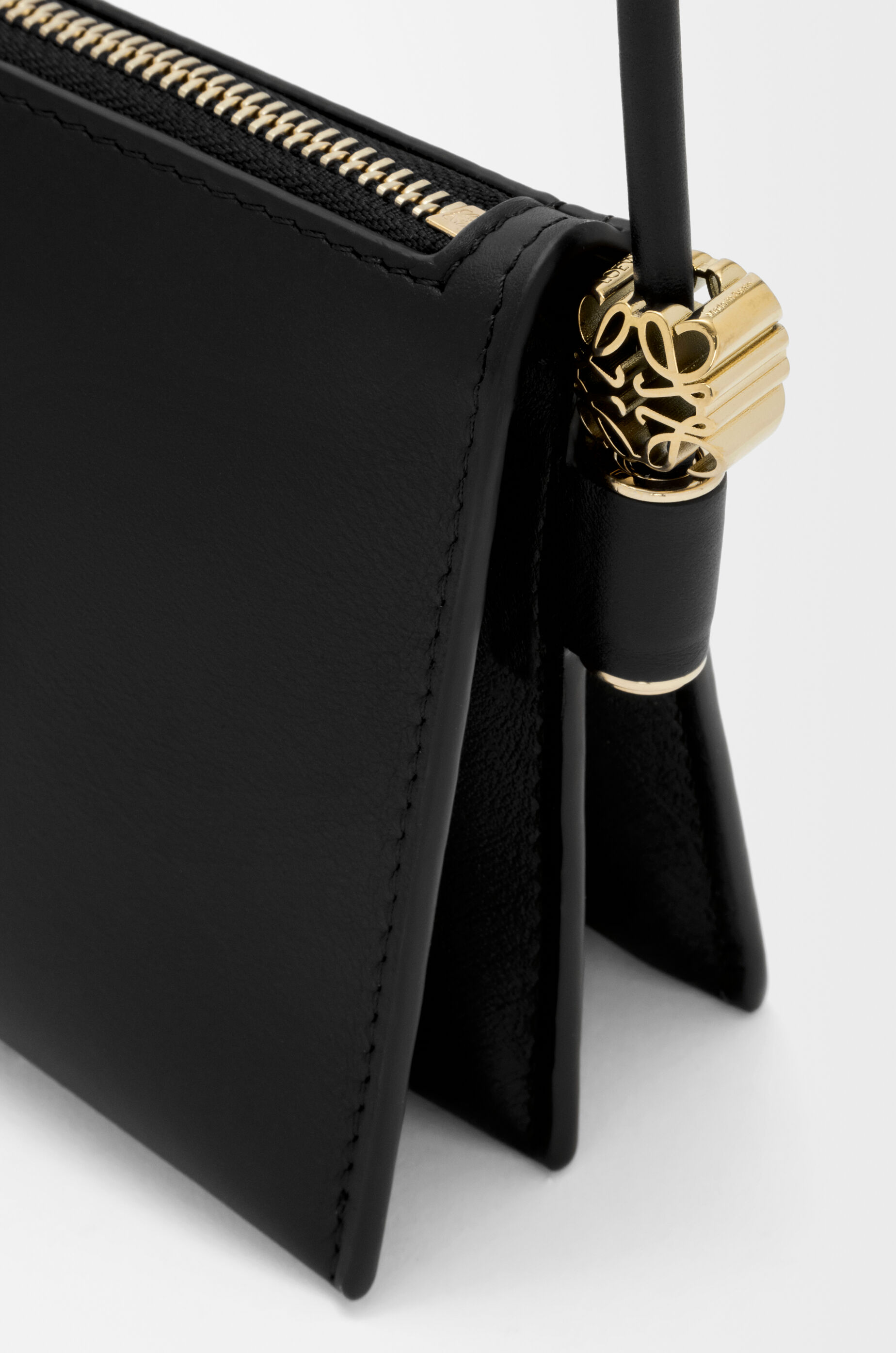 LOEWE ブラック ポーチ ホヤ ポーチ（ナパカーフ） ブラック - ロエベ 日本 公式サイト