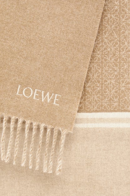 LOEWE Bufanda en lana y cashmere Camel/Blanco plp_rd