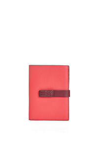 LOEWE Medium vertical wallet in grained calfskin Poppy Pink pdp_rd