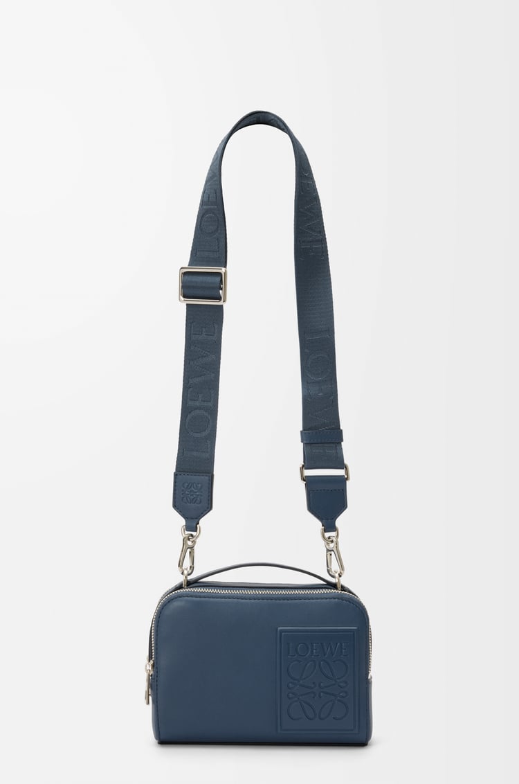 LOEWE 緞面小牛皮迷你斜背相機包 靛藍色