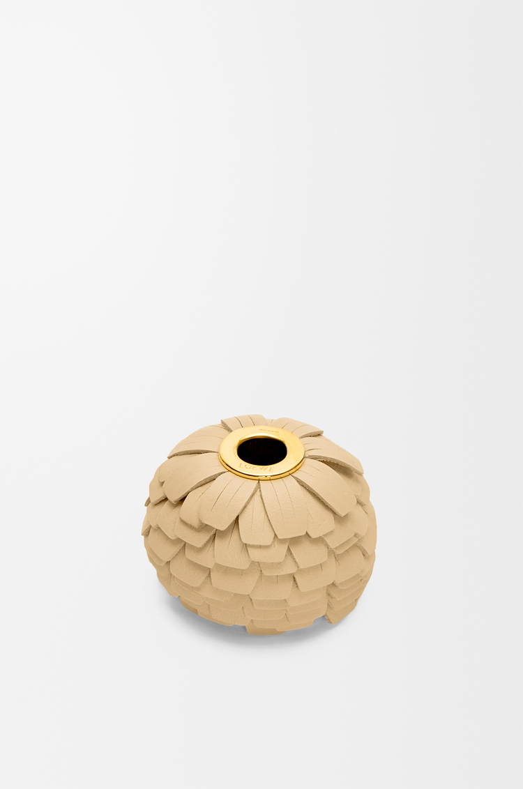 LOEWE Charm Flower pequeño en piel de ternera Amarillo Claro