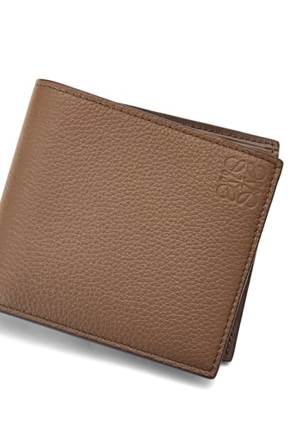 LOEWE Bifold wallet in soft grained calfskin 冬季棕 plp_rd