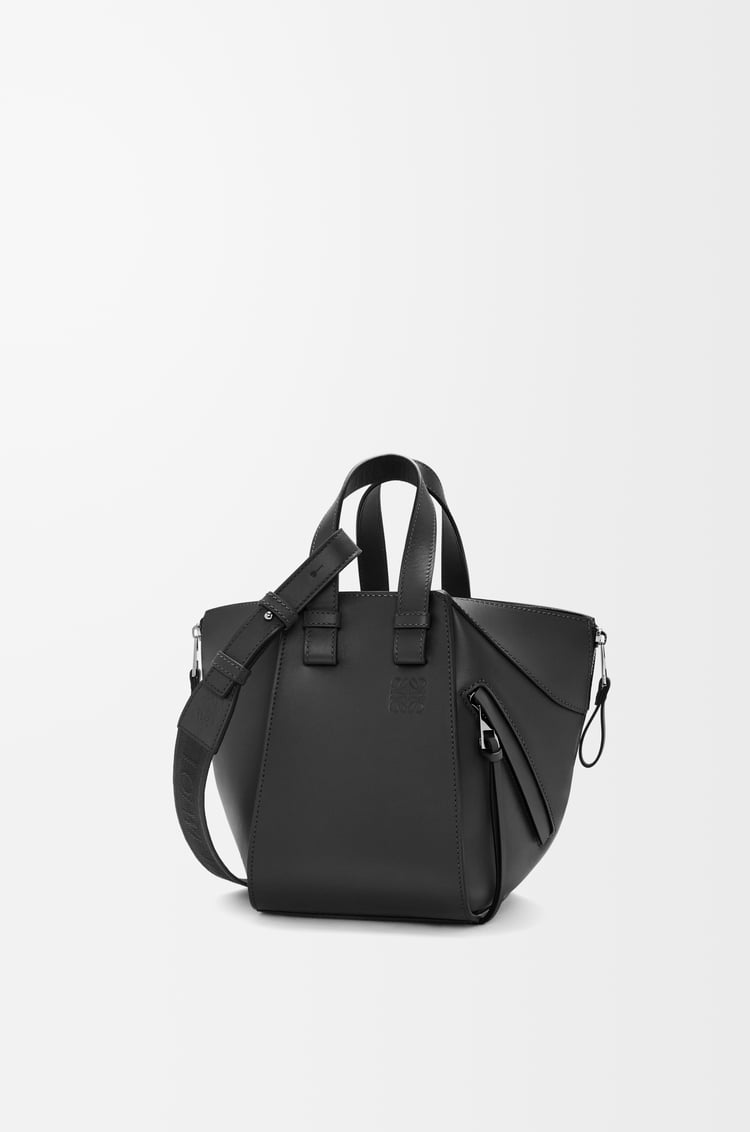 LOEWE Bolso Hammock Compact en piel de ternera Negro