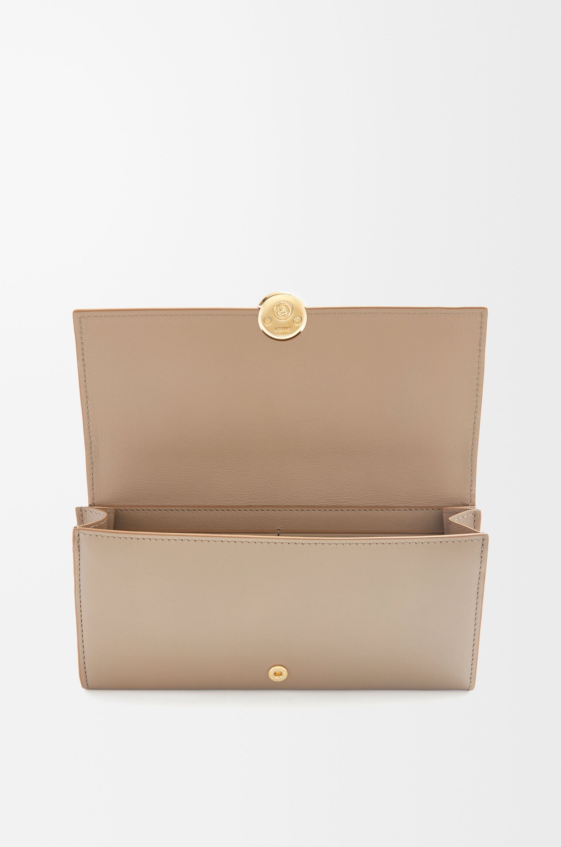 ぺブル コンティネンタル ウォレット（シャイニーナパカーフ） サンド - LOEWE