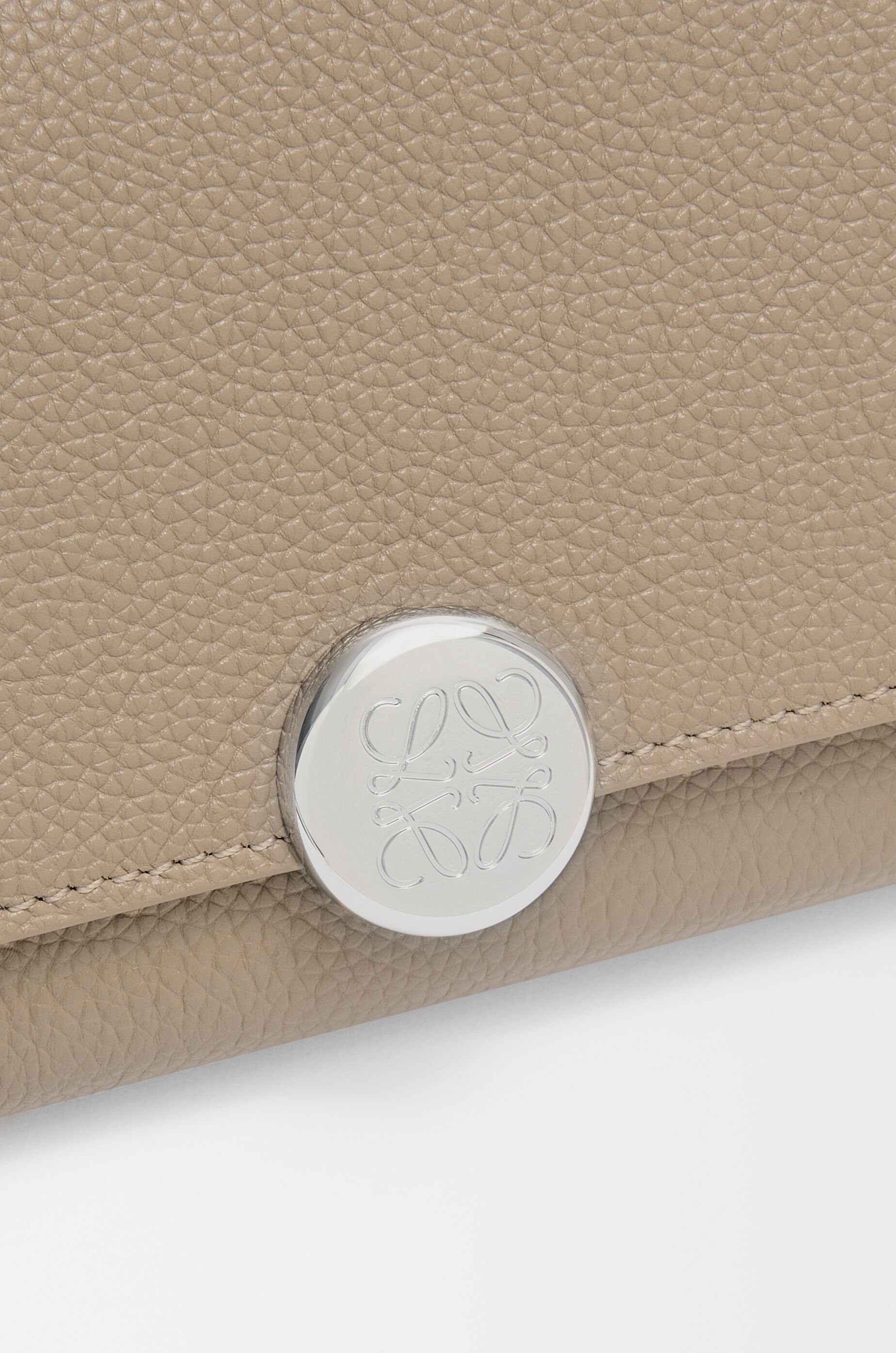 LOEWE ペブル コンティネンタルウォレット(ミニグレインカーフ) ペブル コンティネンタルウォレット（ミニグレインカーフ
