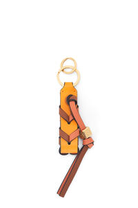 LOEWE Braided strap keyring in calfskin and brass Mandarin/Coral Reef pdp_rd