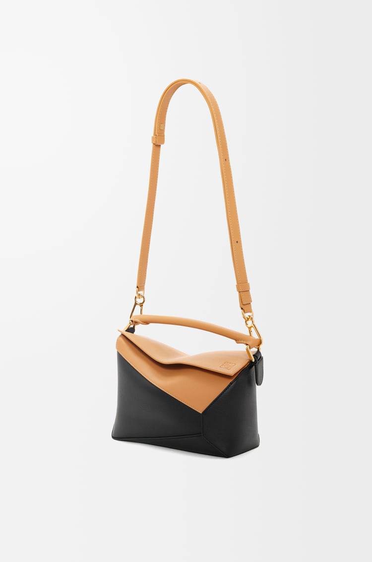 LOEWE Bolso Puzzle pequeño en piel de ternera Desierto Cálido/Negro