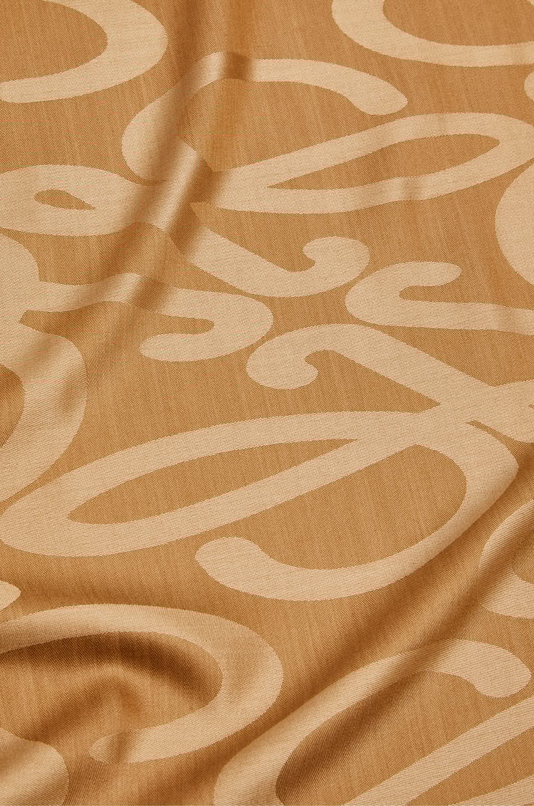 LOEWE Estola en seda y lana Camel