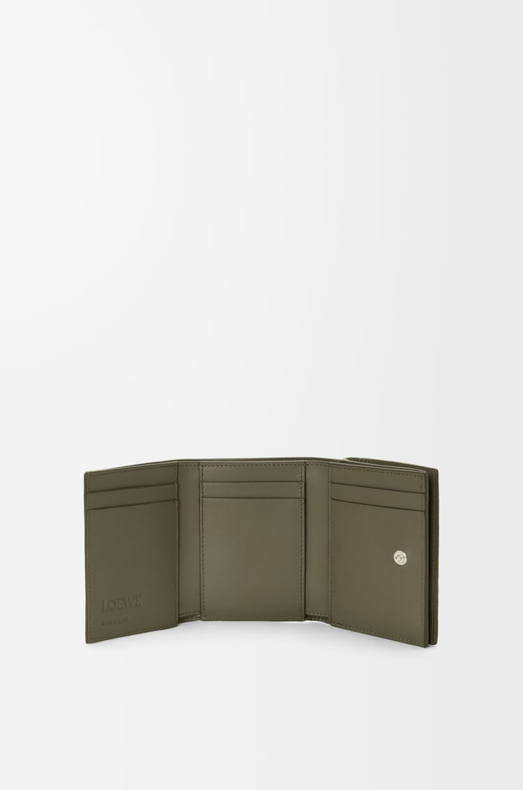 LOEWE トライフォールド ウォレット（ソフトグレインカーフ） カーキグリーン