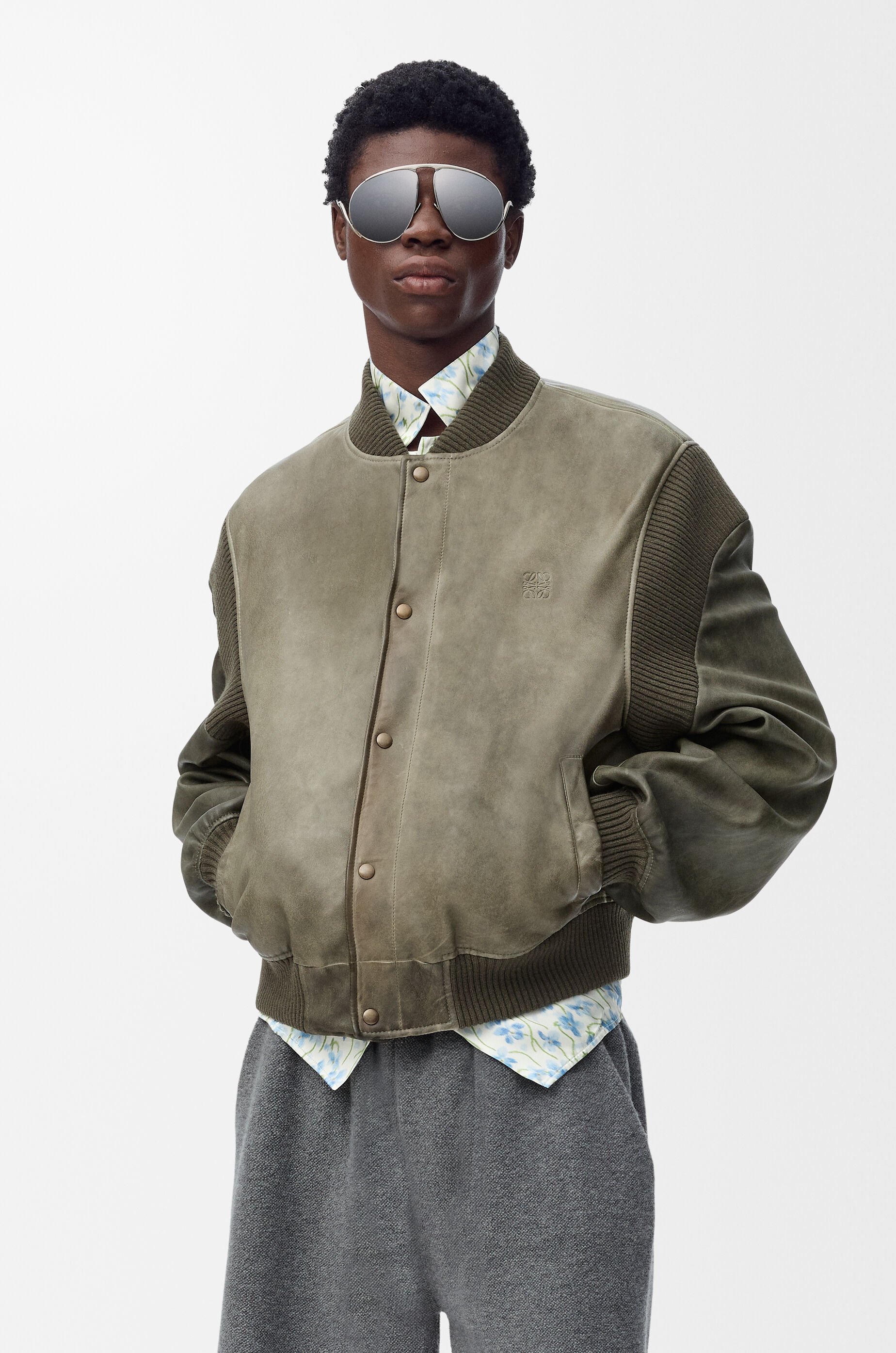 LOEWE 23AWオリーブグリーン　パッディド　ロングボンバージャケット Buy Loewe Padded Bomber Jacket 'Loden Green' - S359Y02XBE