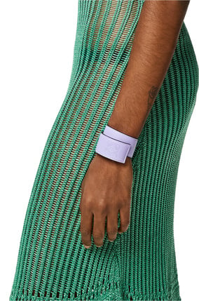 LOEWE Small slap bracelet in calfskin Bright Lavender plp_rd