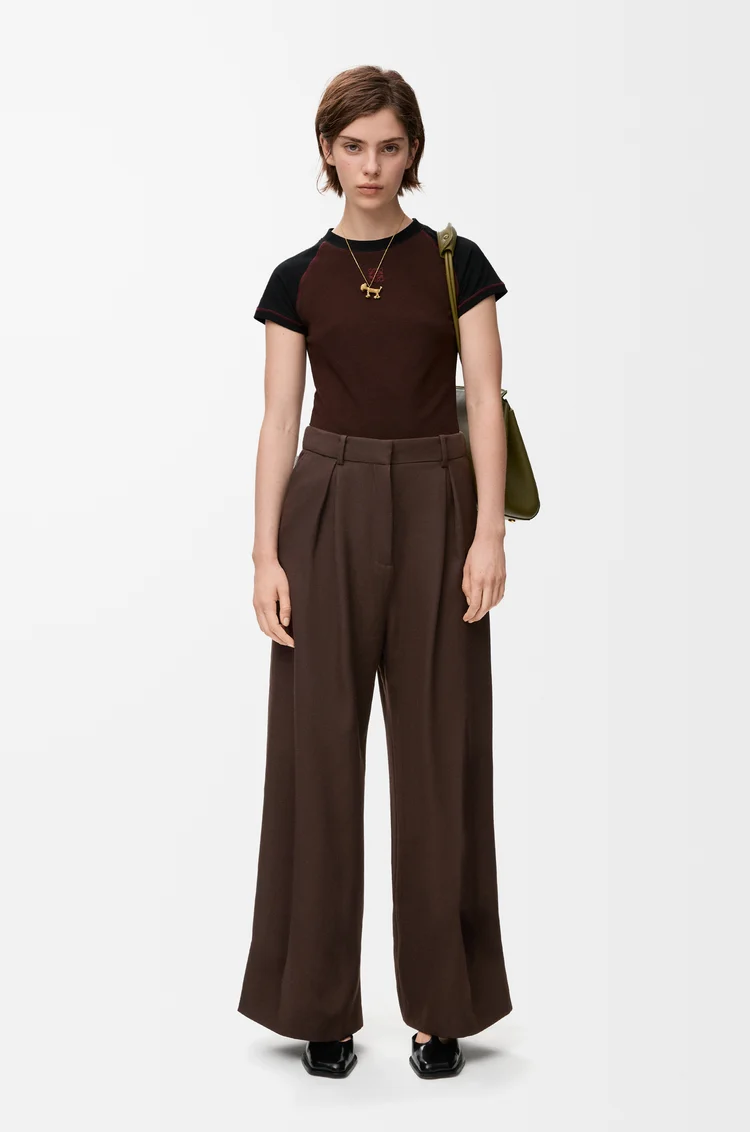 LOEWE Camiseta de corte pequeño en mezcla de algodón Negro/Burdeos