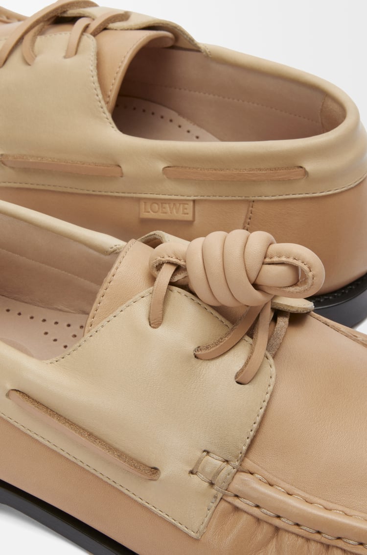 LOEWE Náutico Campo en piel de ternera Arena/Canela