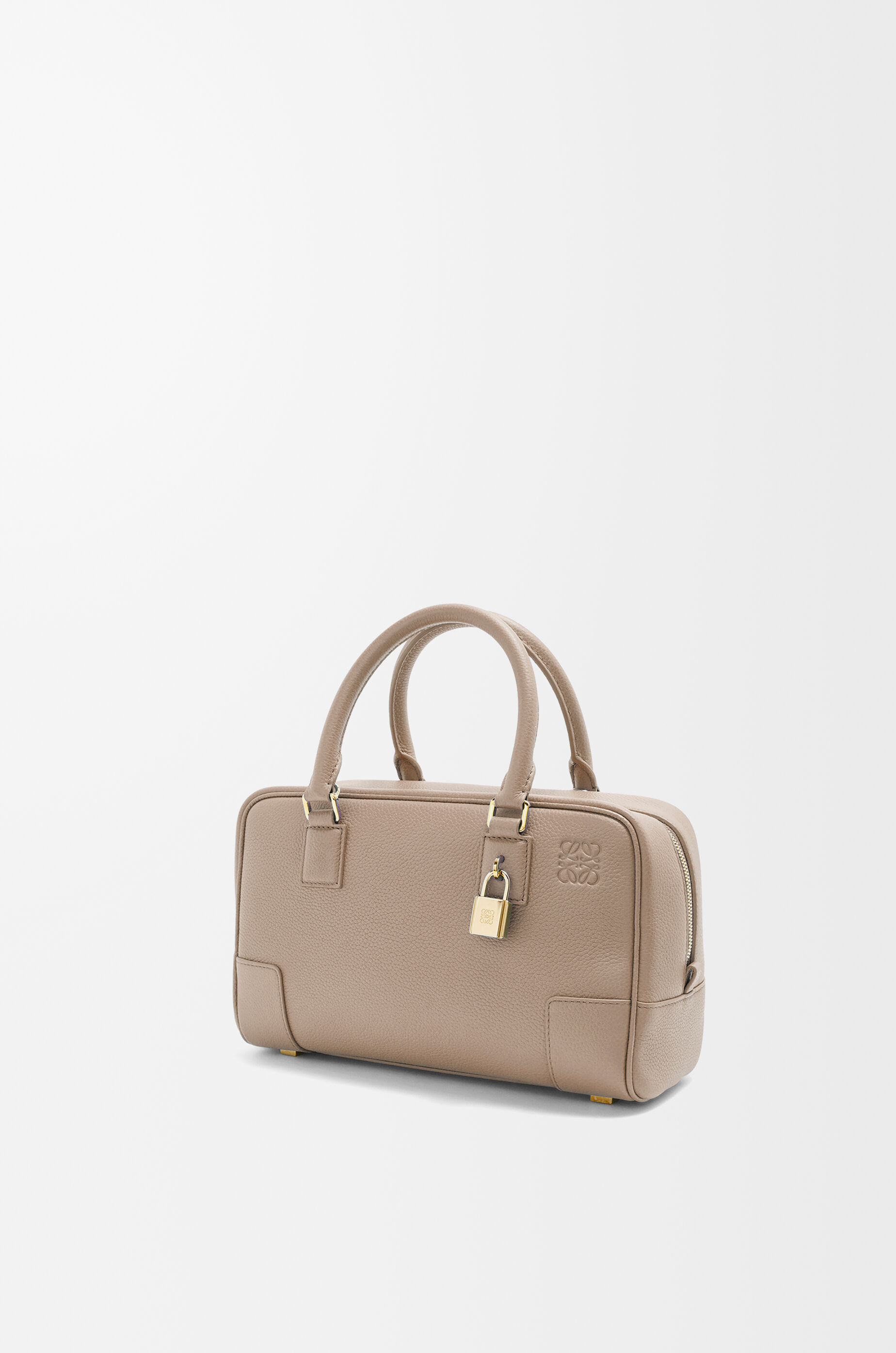 アマソナ23 バッグ（ソフトグレインカーフ） ベージュ - LOEWE