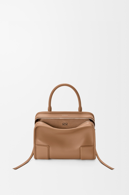 LOEWE Bolso Amazona 180 pequeño en piel de ternera suave Moca