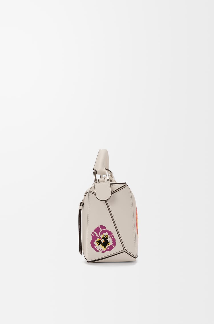 LOEWE 经典牛皮革 Puzzle 10周年 Joe Brainard系列典藏版手袋 柔白色