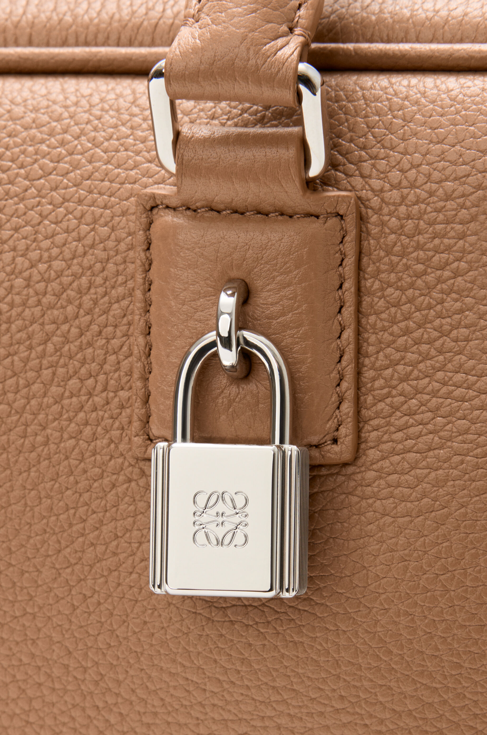 【期間限定お値下げ中】ロエベ アマソナ23 ソフトグレインカーフ LOEWE 期間限定お値下げ中】ロエベ アマソナ23 ソフトグレインカーフ LOEWE