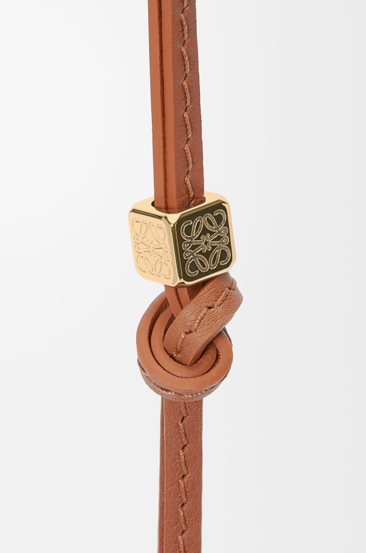 LOEWE Lanière à personnaliser en cuir de veau avec petit Anagram Tan Tonal/Gold