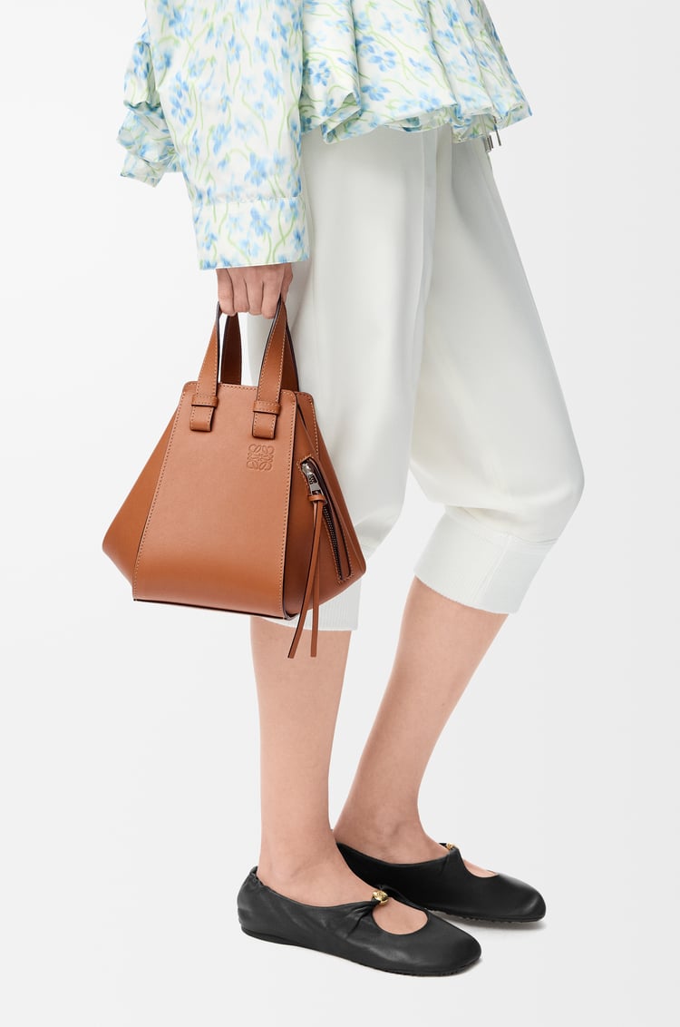 LOEWE Compact Hammock bag in classic calfskin Tan