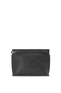 LOEWE T Pouch in grained calfskin Black pdp_rd