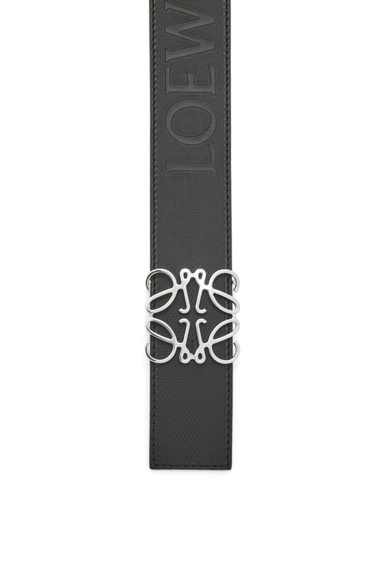 LOEWE Cinturón reversible Anagram en piel de ternera con textura de rombos Negro/Paladio